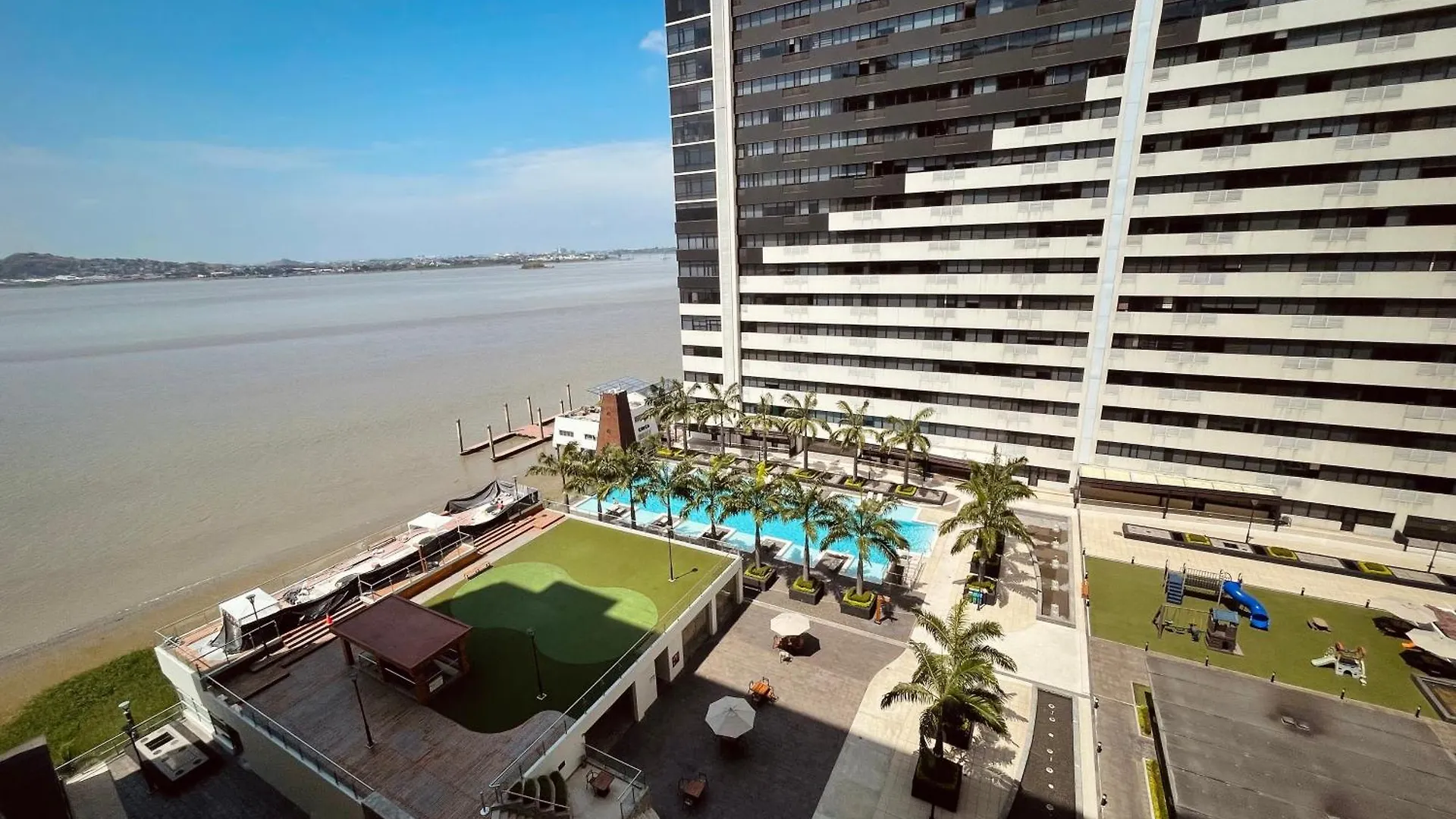 Bellini Puerto Santa Ana Suite Con Vista Al Rio Γκουαγιακίλ