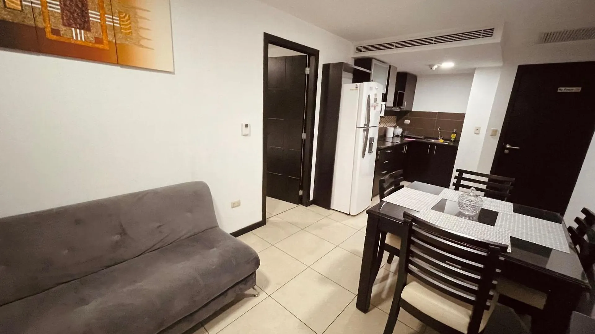 アパート Bellini Puerto Santa Ana Suite Con Vista Al Rio グアヤキル