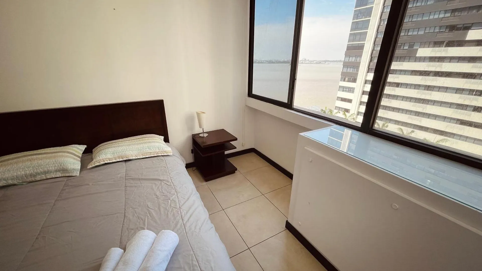 Bellini Puerto Santa Ana Suite Con Vista Al Rio グアヤキル