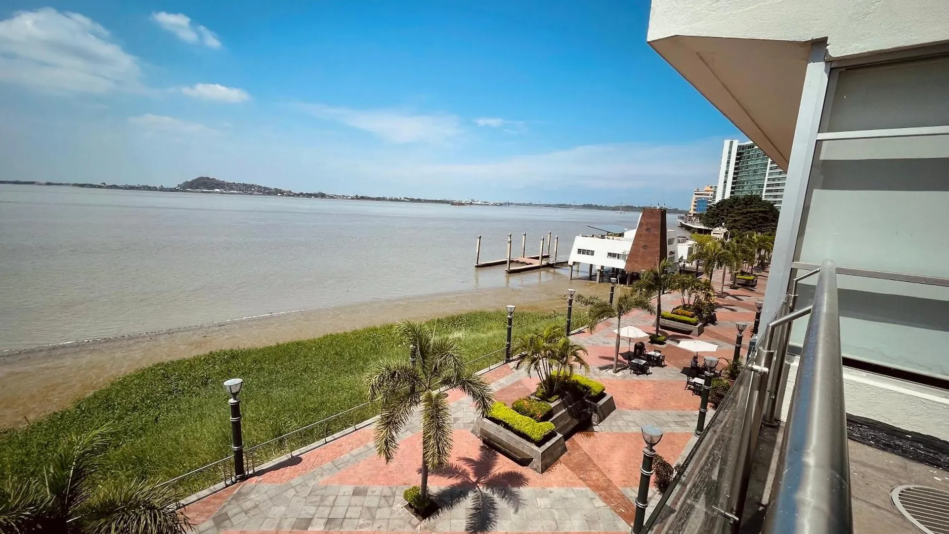 Bellini Puerto Santa Ana Suite Con Vista Al Rio グアヤキル アパート